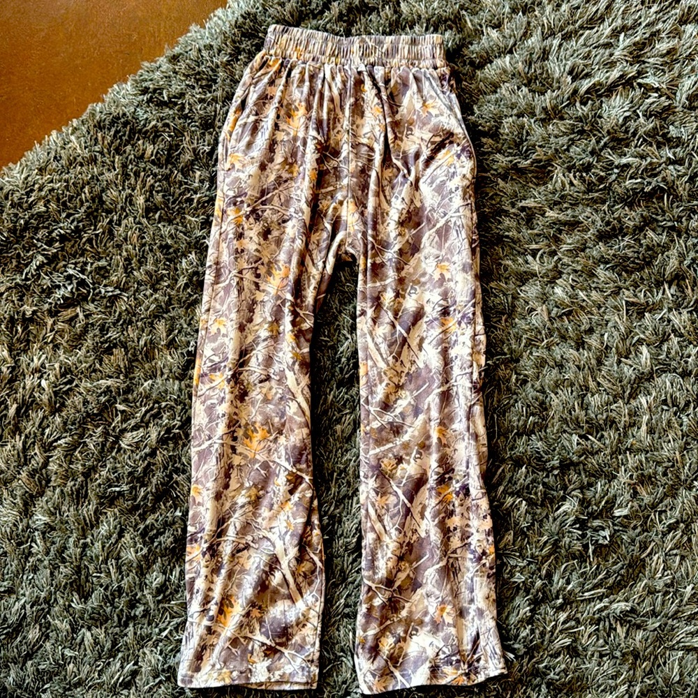 Girls size 11 / 12 camo pants NWOT